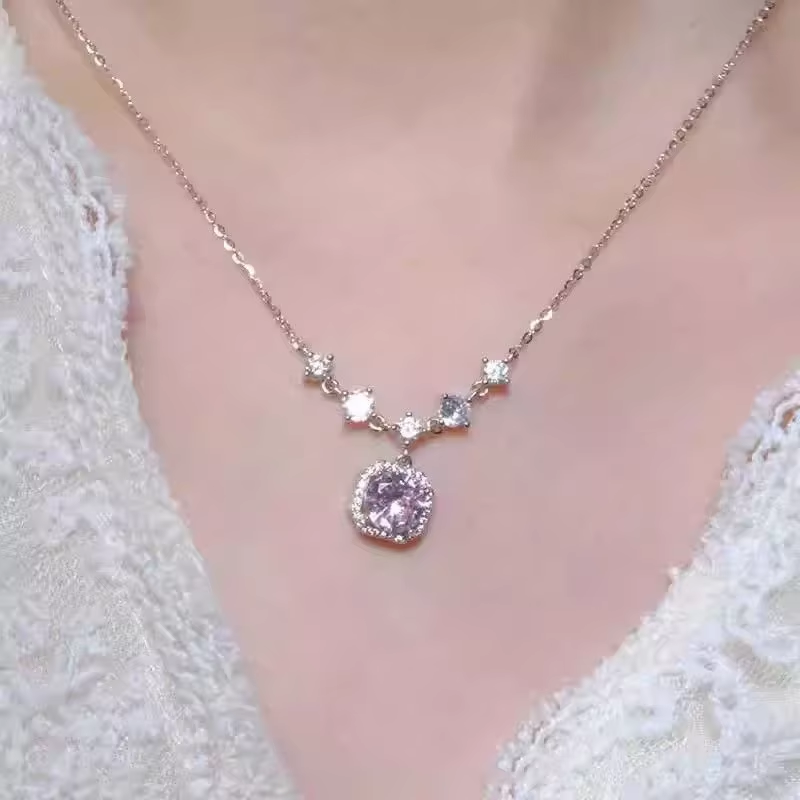 Collar con Colgante de Diamante Cuadrado