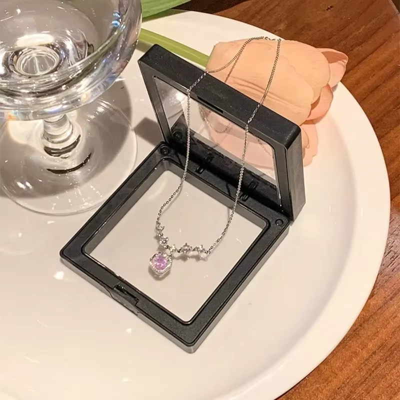 Collar con Colgante de Diamante Cuadrado