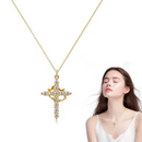 Collar con Cruz Cristiana y Corona – Elegancia y Fe en un Solo Diseño